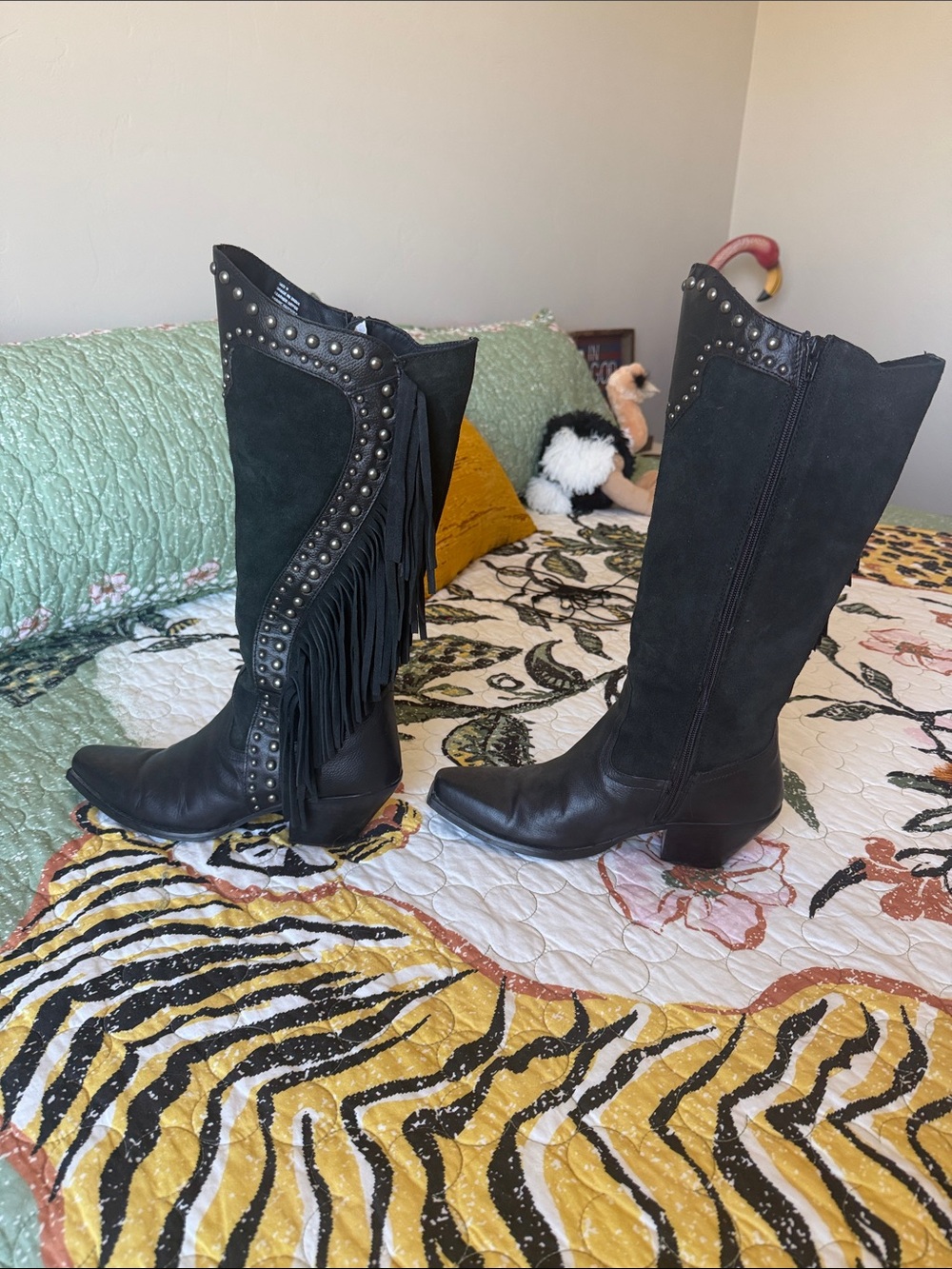 *****Very Volatile SIZE 9*****Black suede Studded Fringe Western Boots - Women
